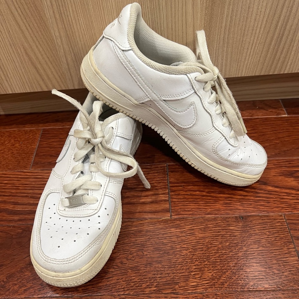 Kids Nike Air Force 1 Low Top Sneakers White Boys Girls Size 5 Youth